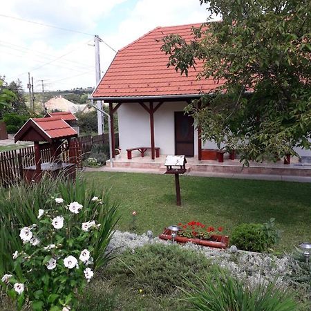 Mátyás Madár Vendégház Tard Exterior foto
