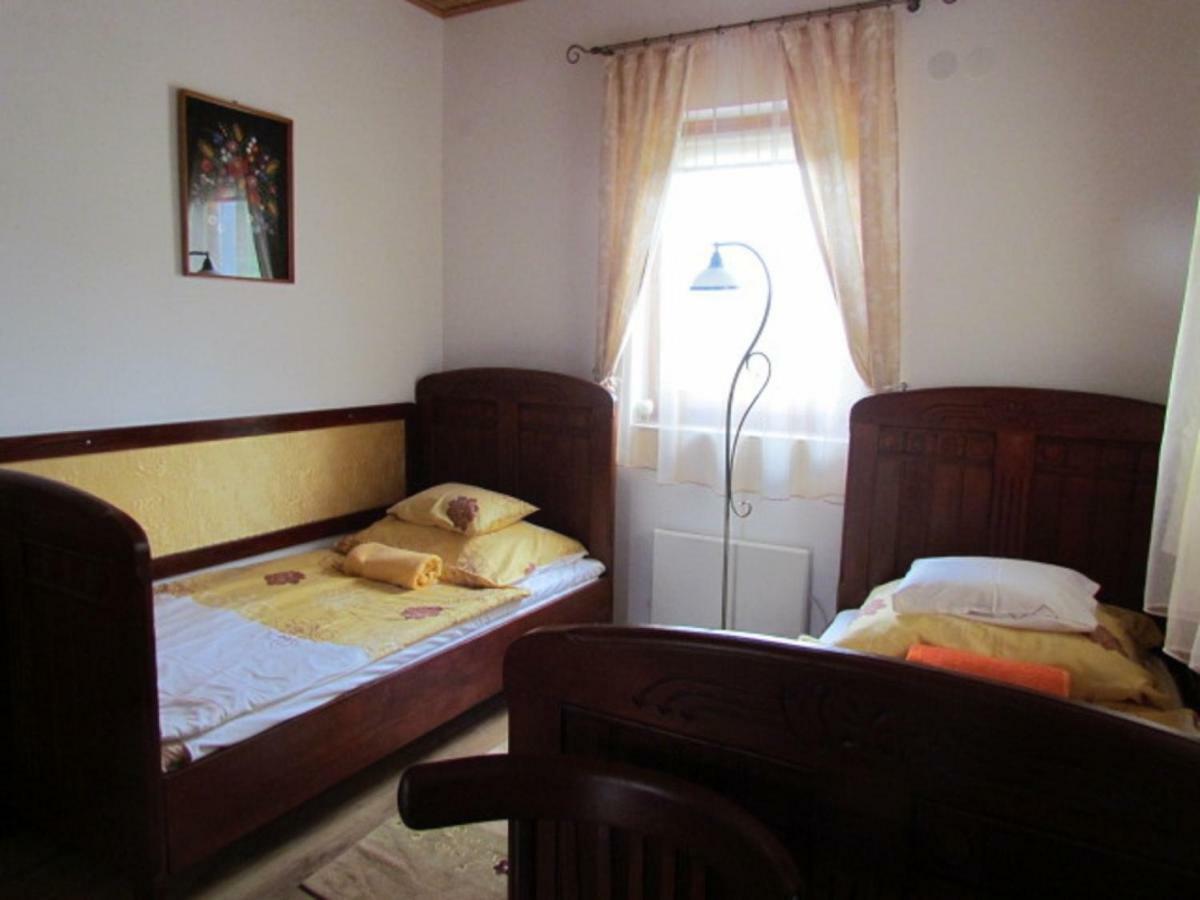 Mátyás Madár Vendégház Tard Exterior foto