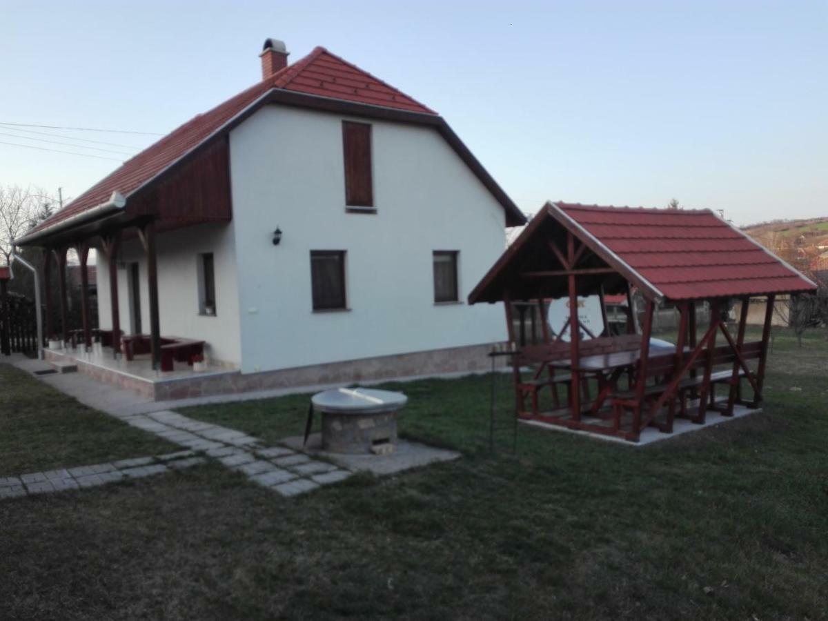 Mátyás Madár Vendégház Tard Exterior foto